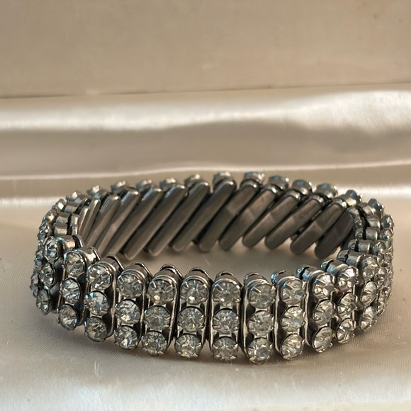 Vintage signed rare find rhinestone expandable bracelet!! - Picture 1 of 6